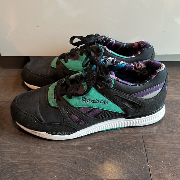 Reebok - Picture 3 of 5